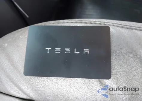 2023 Tesla Model Y z USA, uszkodzony, nr VIN 7SAYGAEE1PF968969